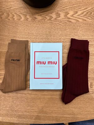 Calzini Miu Miu in cotone beige con logo nero