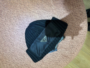 Cappello Prada in lana doppia total black