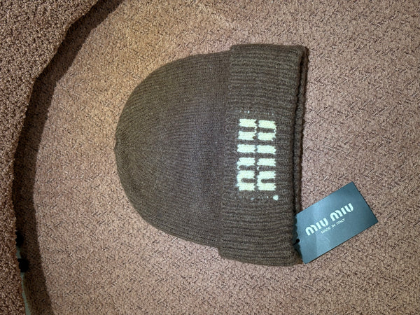 Cappello Miu Miu in lana marrone con logo beige