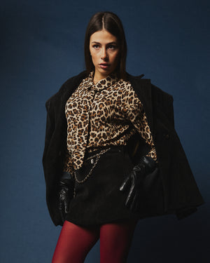 Camicia Leopard con cravatta e spalline