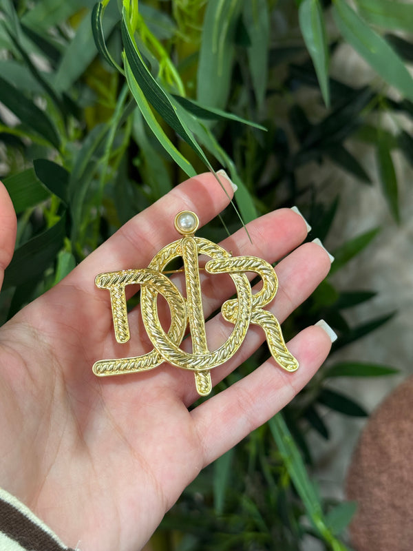 Spilla Dior martellata con perla