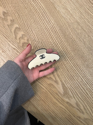 Pinza chanel contrasto panna