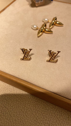 Orecchini gold micrologo lv