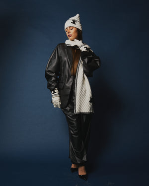 Tailleur in pelle over black