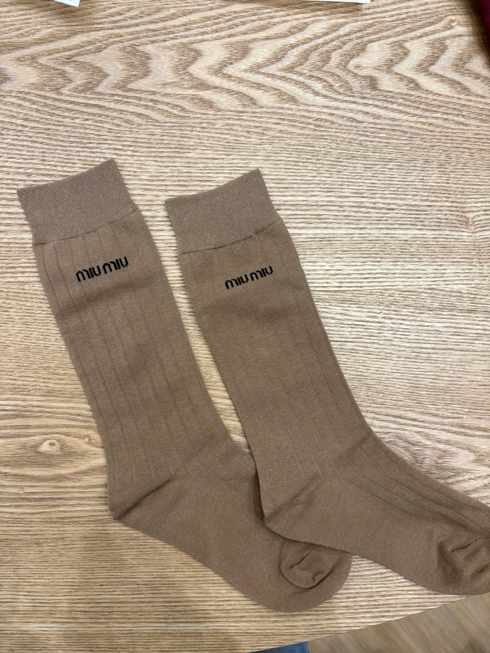 Calzini Miu Miu in cotone beige con logo nero