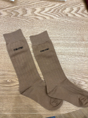 Calzini Miu Miu in cotone beige con logo nero