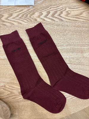 Calzini Miu Miu in cotone bordeaux con logo nero