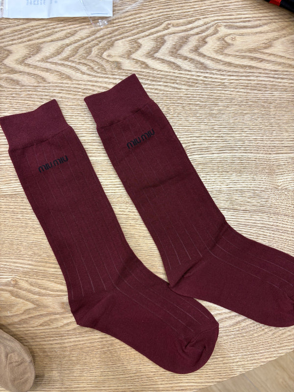 Calzini Miu Miu in cotone bordeaux con logo nero