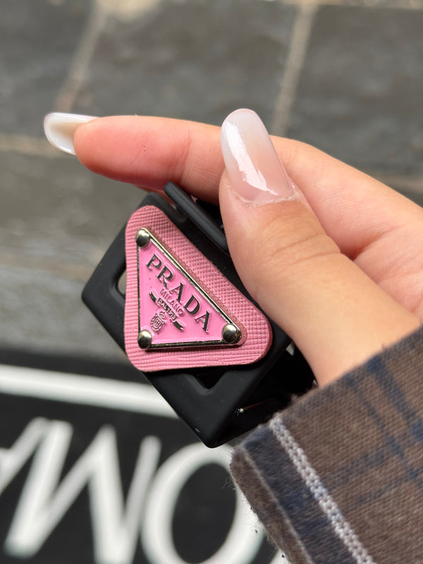 Pinza Prada Nera (logo rosa)