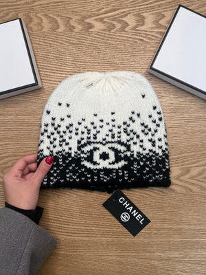 Cappello chanel neve
