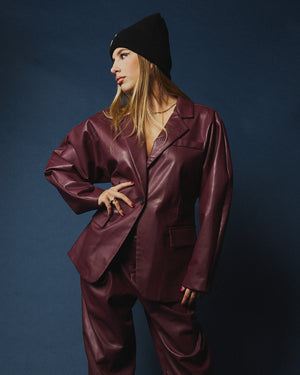 Tailleur in pelle over bordeaux