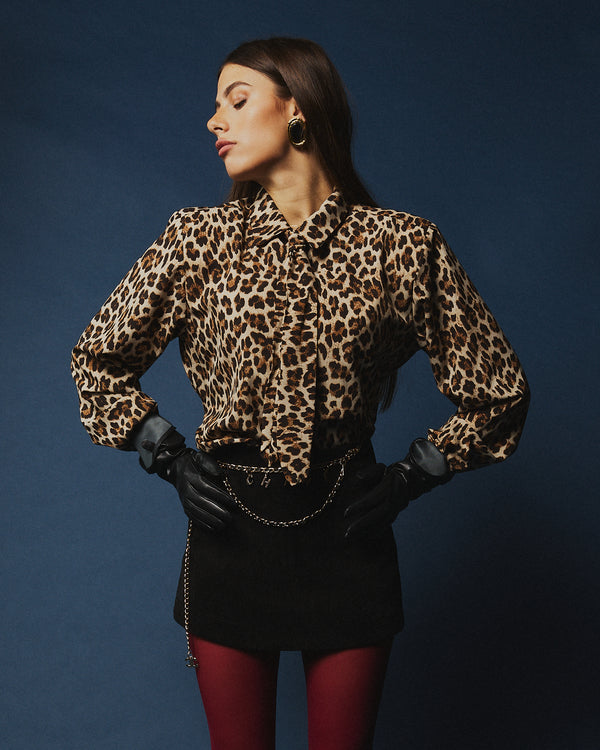 Camicia Leopard con cravatta e spalline