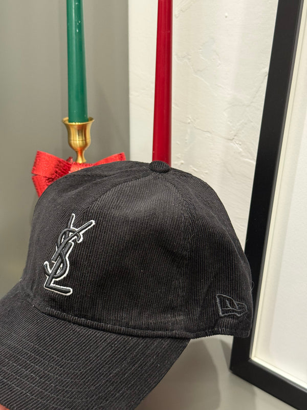 Cappello YSL velluto nero