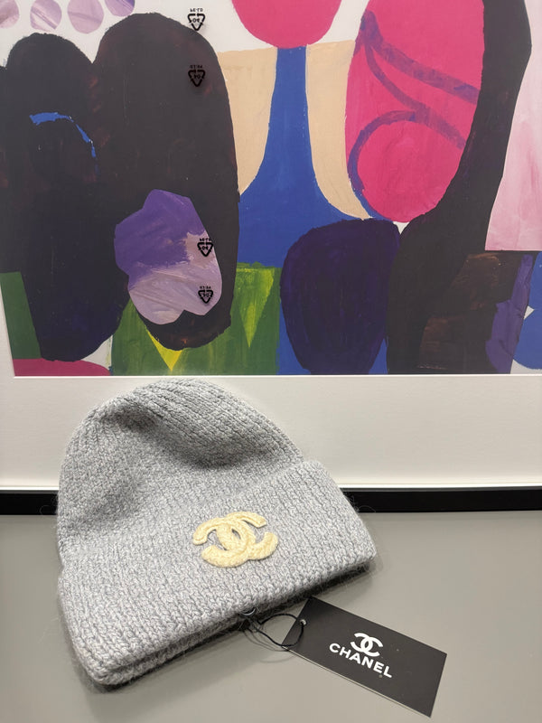 Capppello lana spessa grigio logo bianco