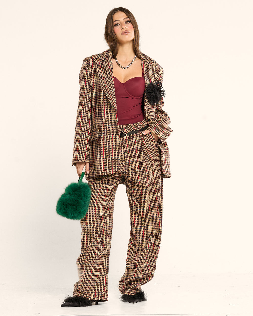 Coordinato Pied de poule Lumina con spilla rosa