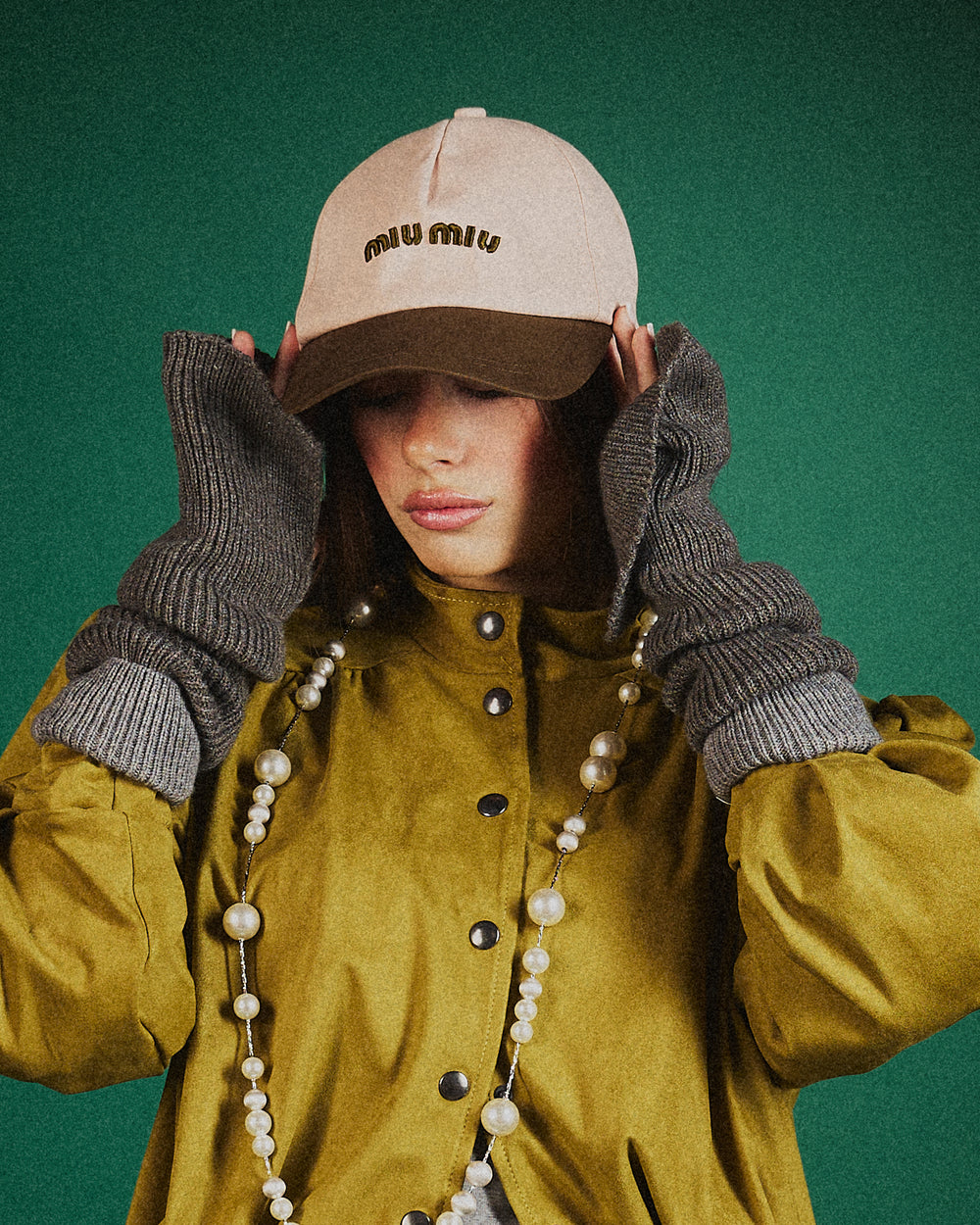 Cappello con visiera a contrasto miu