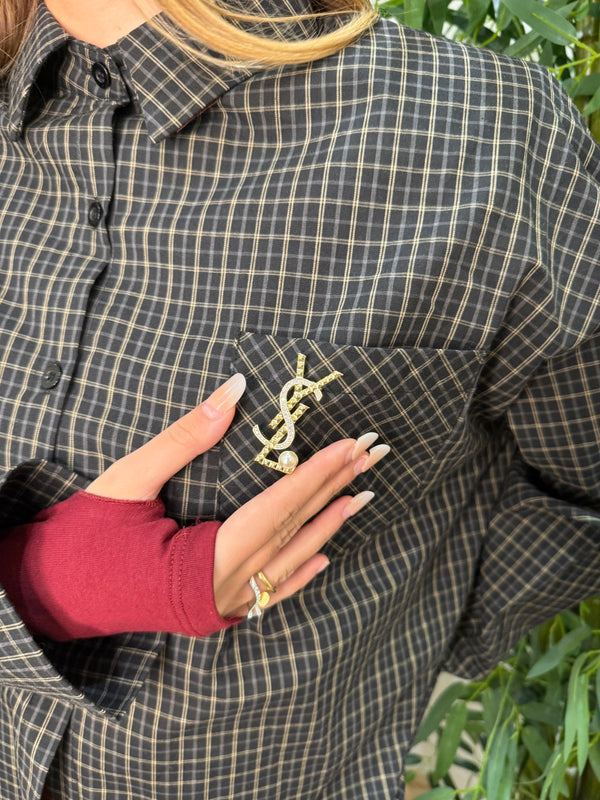 Spilla Ysl martellata con perla