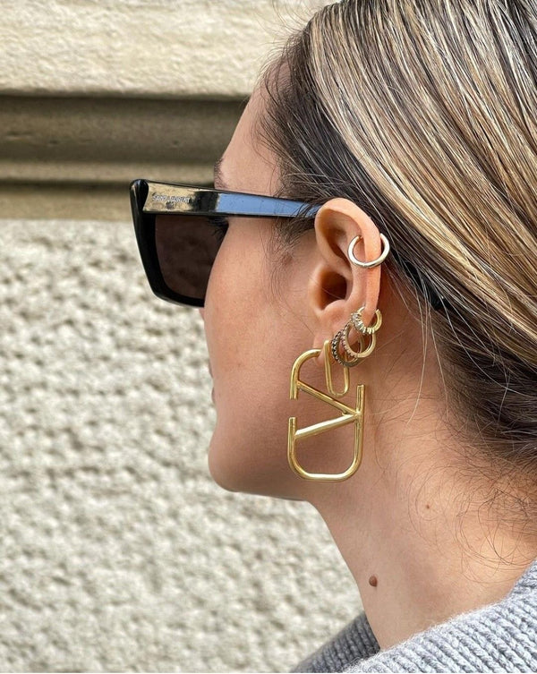 Orecchini pendenti con design grafico Gold liscio V