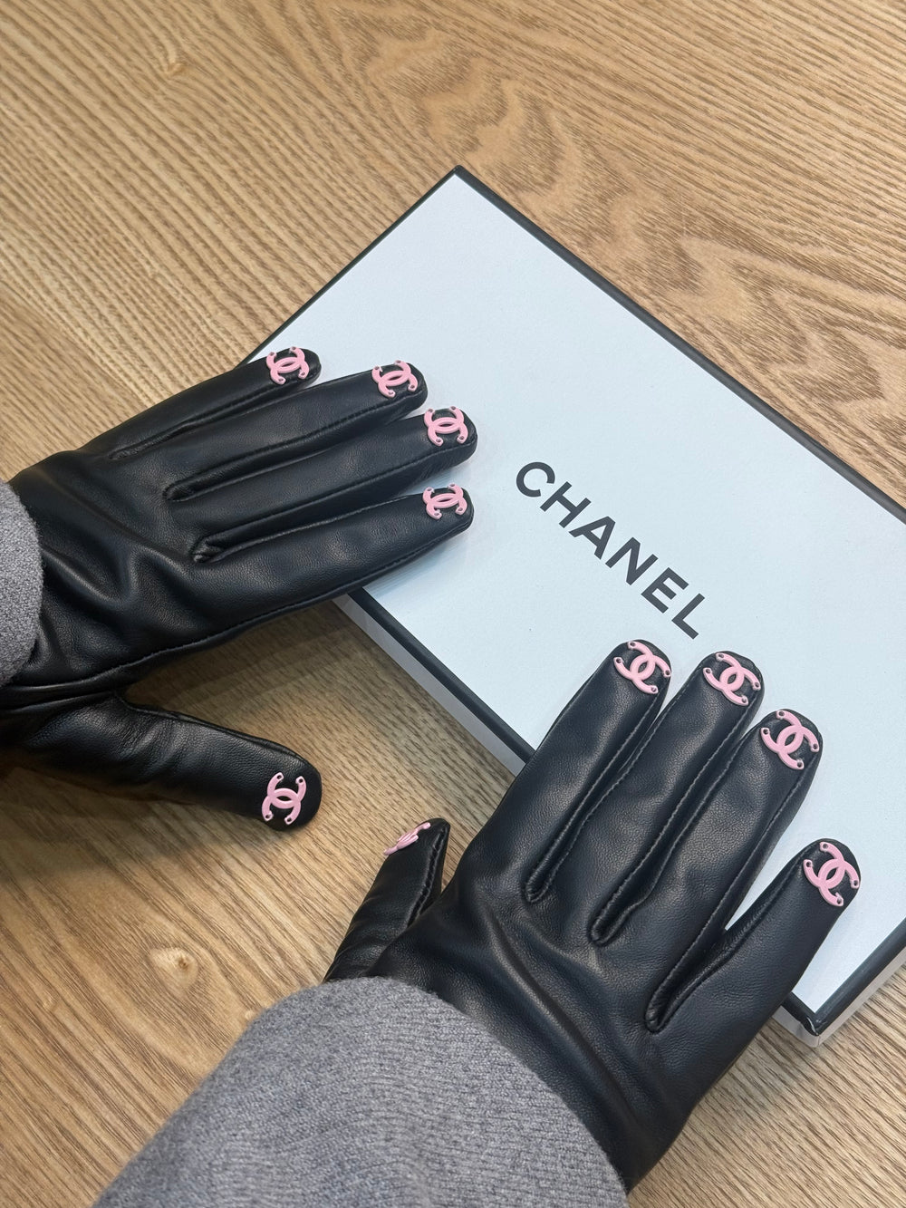 Guanti in pelle chanel loghi rosa