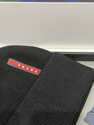 Cappello Prada logo rosso