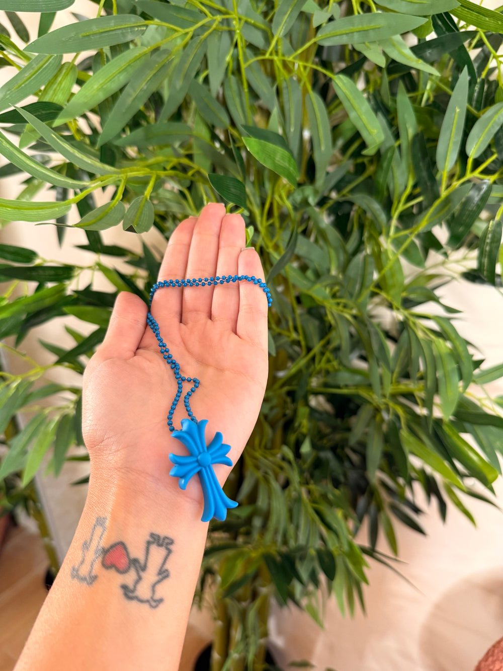 Collana chrome hearts gomma blu