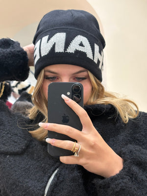 Cappello Chanel in lana rigata con scritta