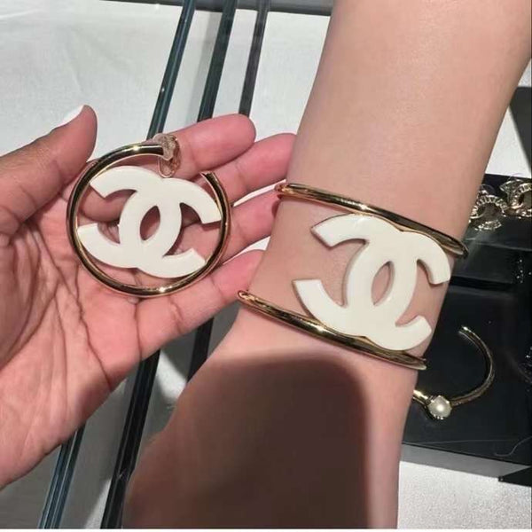 Bracciale smaltato con logo bianco