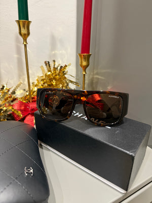 Occhiali chanel logo laterale