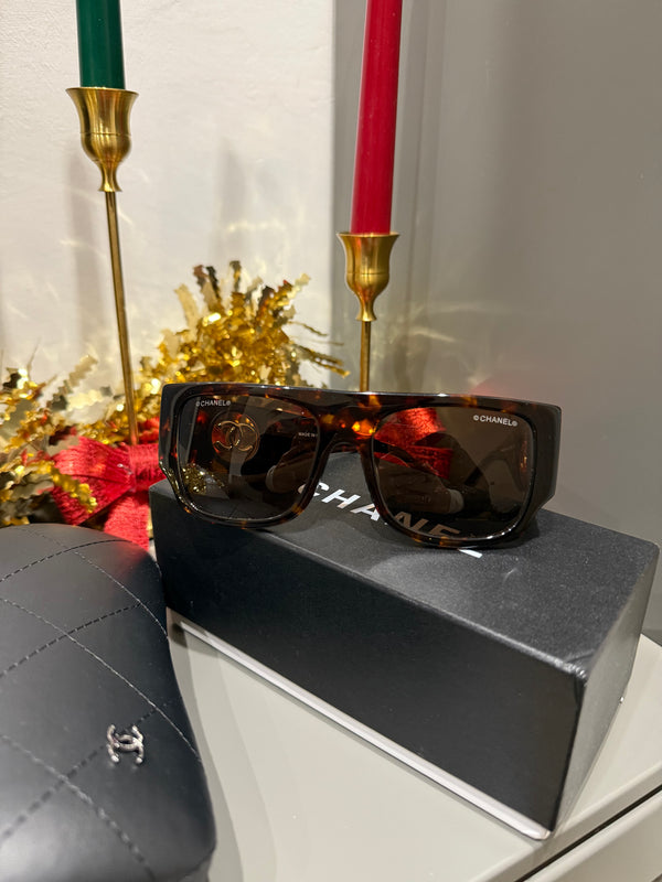 Occhiali chanel logo laterale