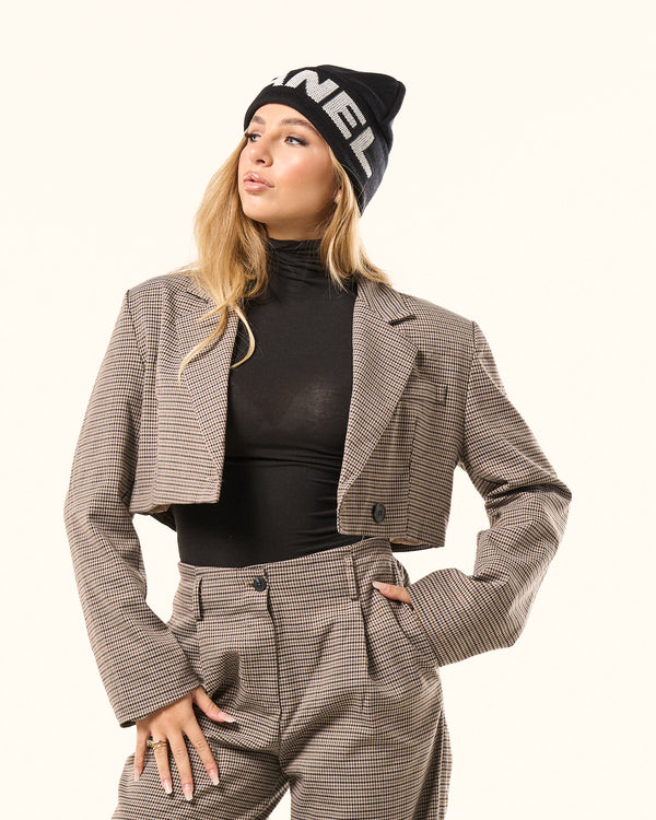 Cappello Chanel in lana rigata con scritta