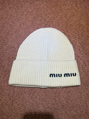 Cappello Miu Miu rigato in lana panna e bianco