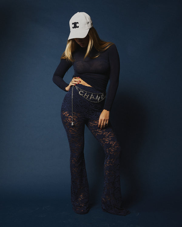 Pantaloni in pizzo flare con culotte interna