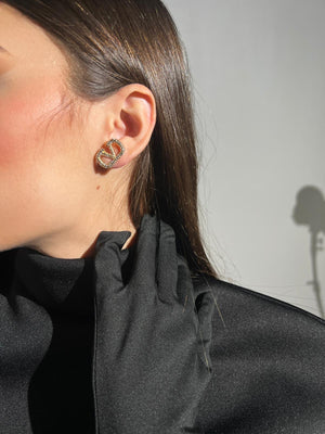 Orecchini a lobo con design grafico e micro cristalli small