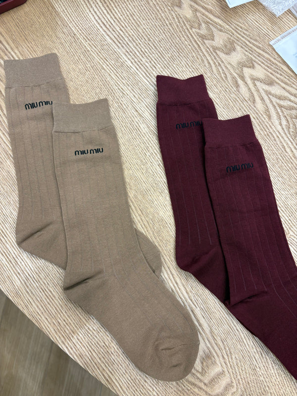 Calzini Miu Miu in cotone bordeaux con logo nero