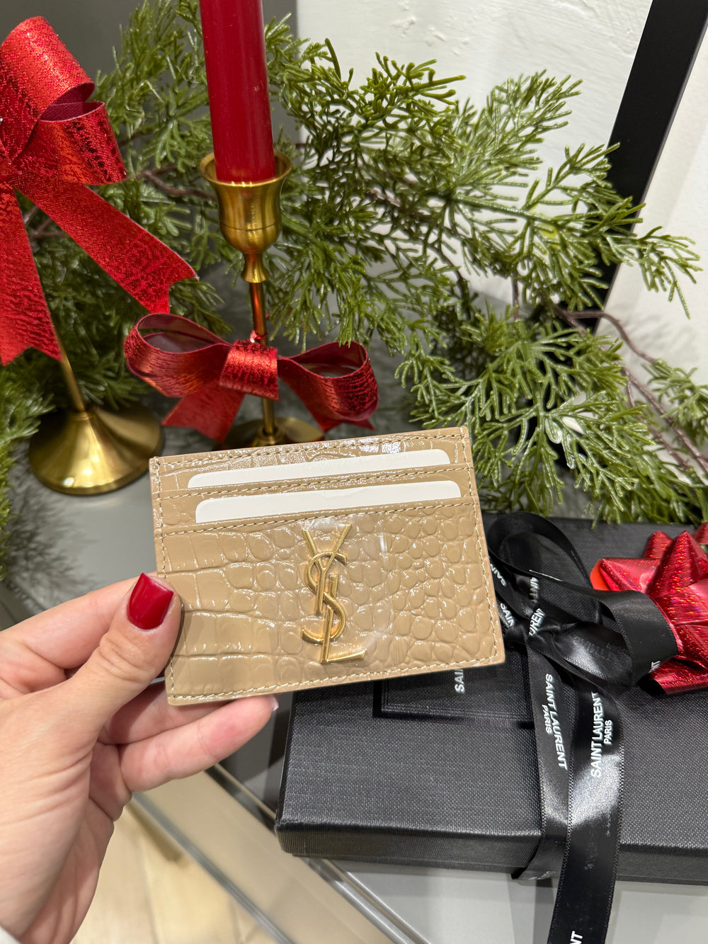 Portacarte logo martellato beige