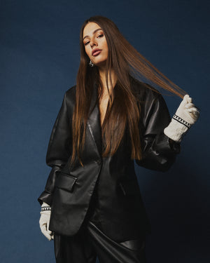 Tailleur in pelle over black