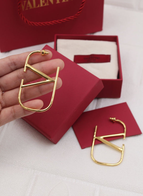 Orecchini pendenti con design grafico Gold liscio V