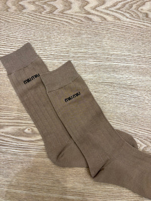 Calzini Miu Miu in cotone beige con logo nero