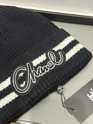 Cappello chanel scritta stilizzata