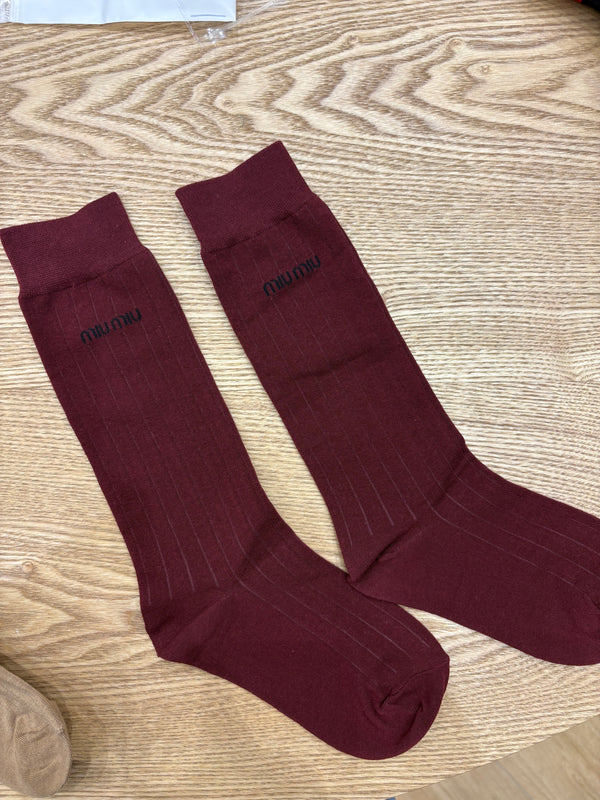 Calzini Miu Miu in cotone bordeaux con logo nero