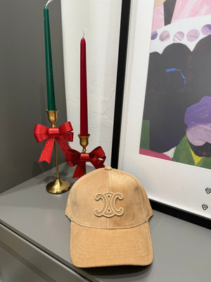 Cappello Celine velluto beige logo in tinta