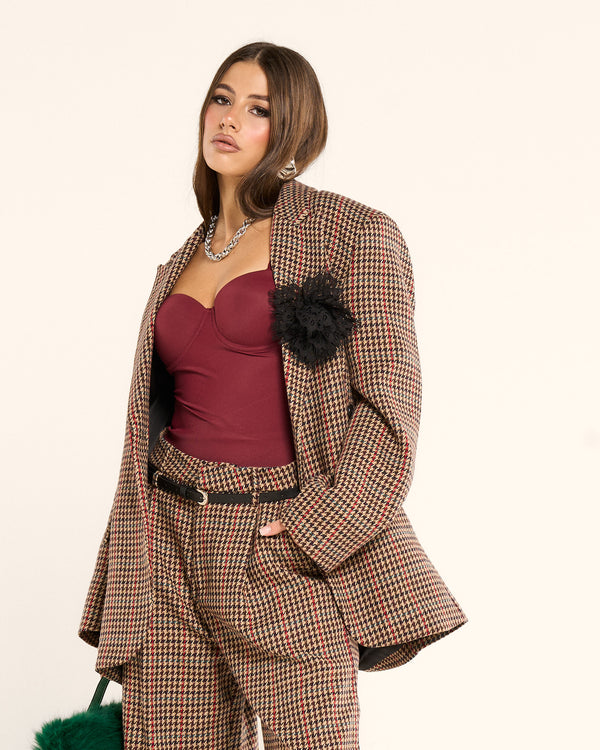 Coordinato Pied de poule Lumina con spilla rosa