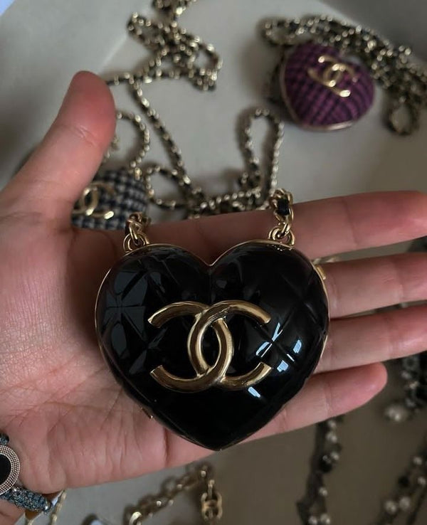 Collana con pendente a cuore iconico