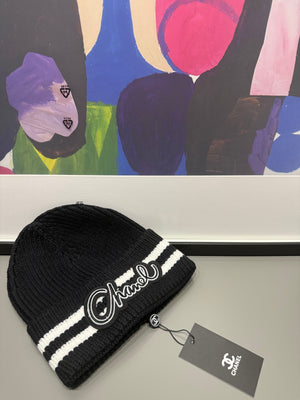 Cappello chanel scritta stilizzata