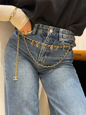 Catena cintura chanel con lettere