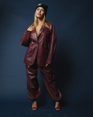 Tailleur in pelle over bordeaux