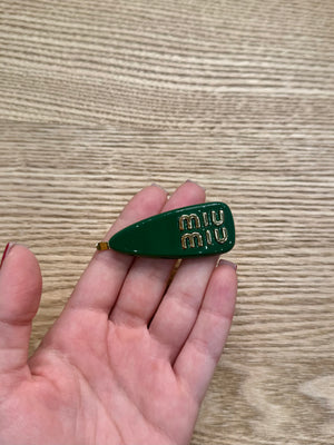 Molletta miumiu smaltata verde bosco