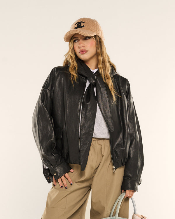 Bomber soft in pelle con accessorio hooded