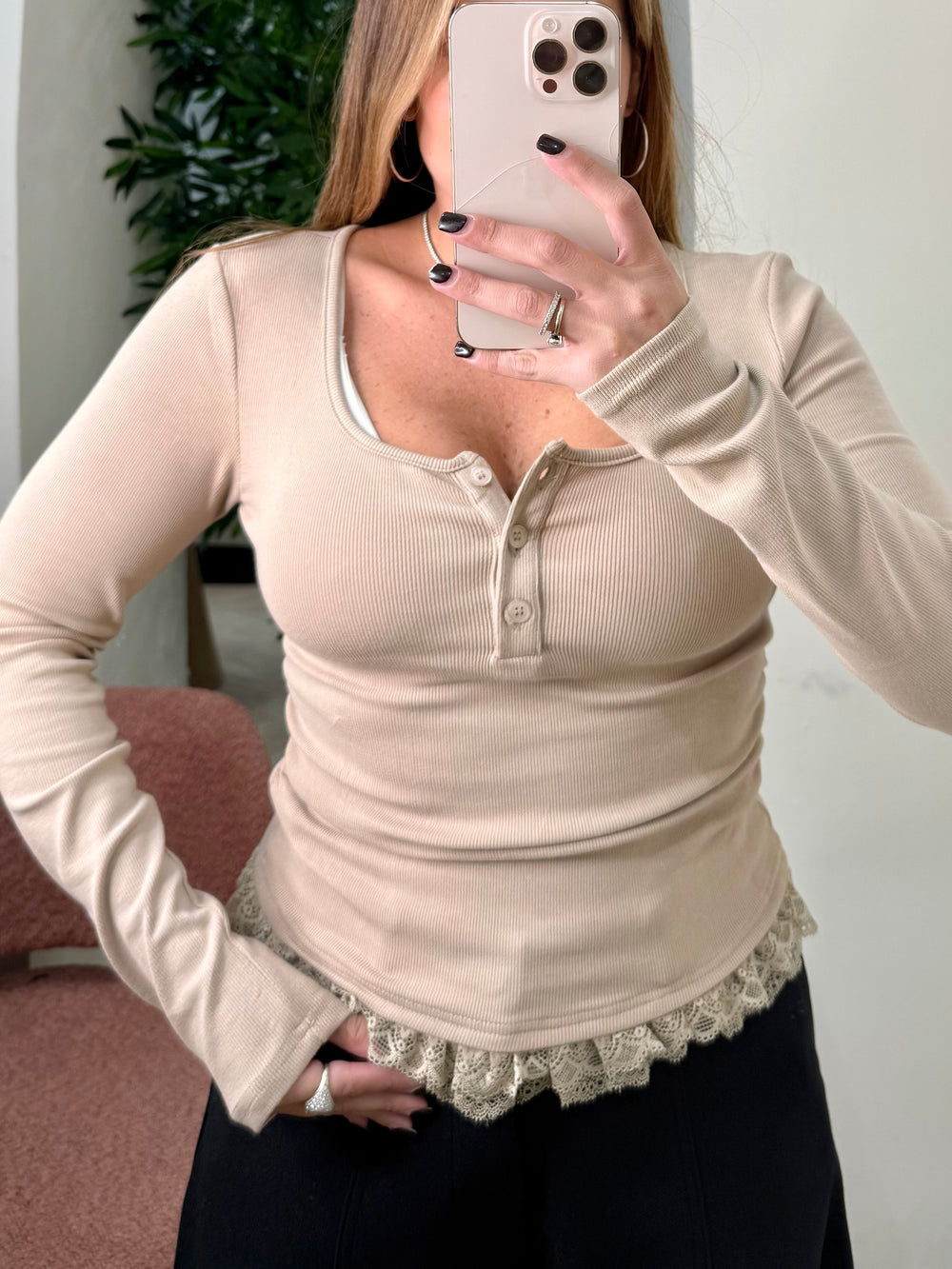 Maglia essential pizzo e bottoni