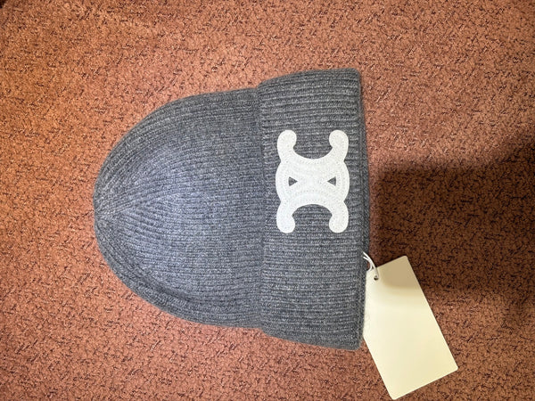 Cappello Celine in lana grigia rigata con logo bianco
